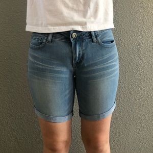 Mid thigh stretchy low waist shorts
